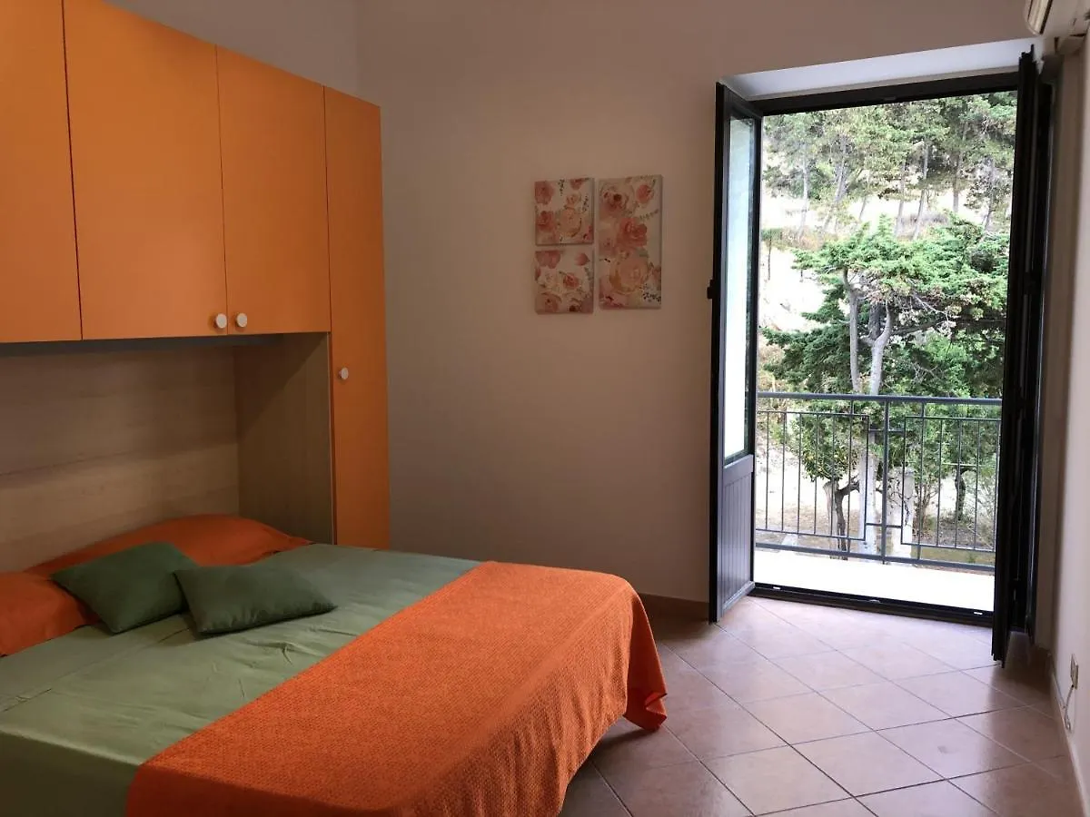切法卢La Casa Sulla Scogliera公寓