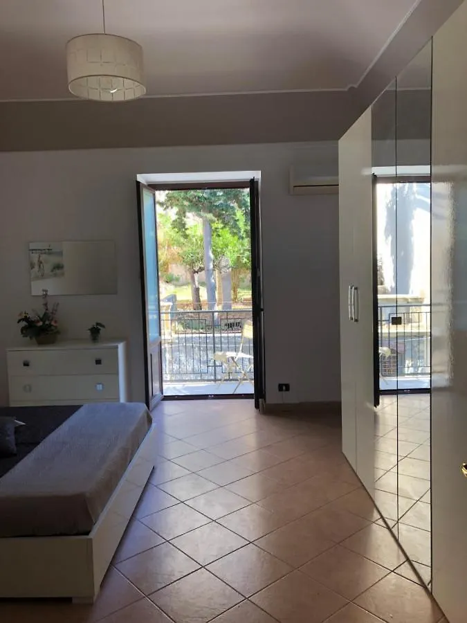切法卢La Casa Sulla Scogliera公寓 0*, 切法卢