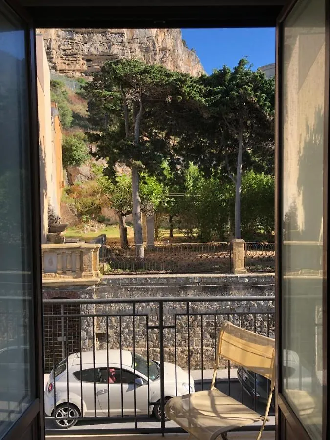 切法卢La Casa Sulla Scogliera公寓 切法卢